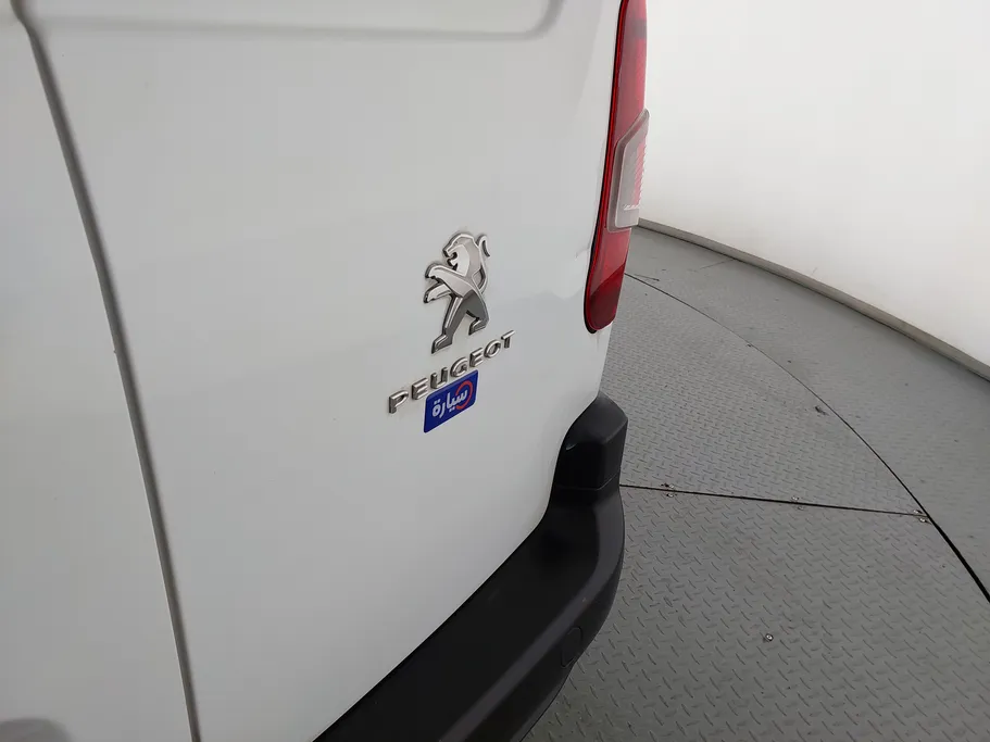 2022 Peugeot Partner Short van 