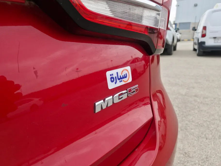 2022 ام جي 5 COM 