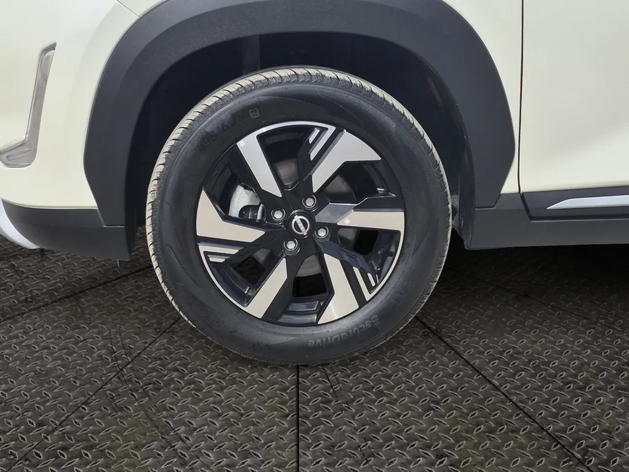 نيسان ماجنايت SV 2025 