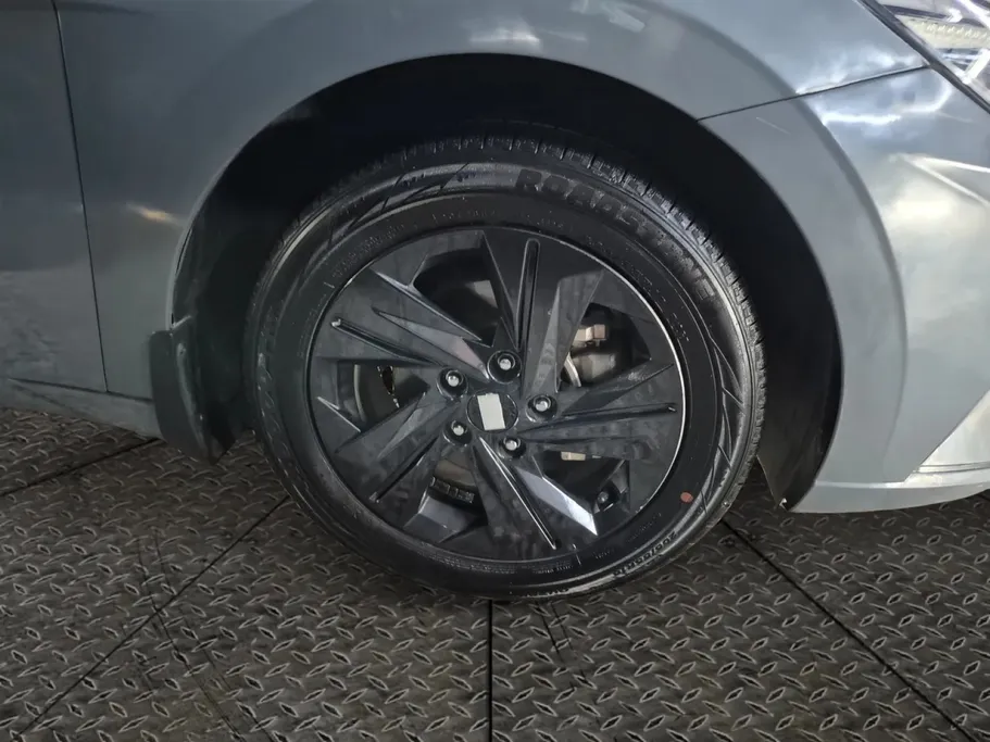 2023 Hyundai Elantra Smart 