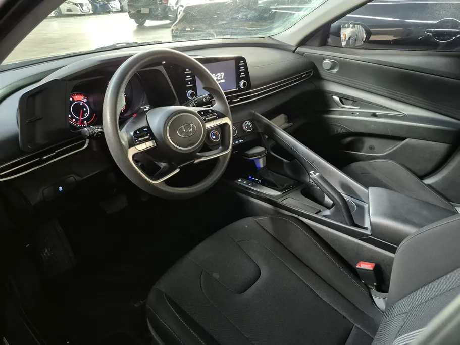 2023 Hyundai Elantra Smart 