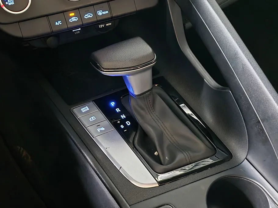 2023 Hyundai Elantra Smart 