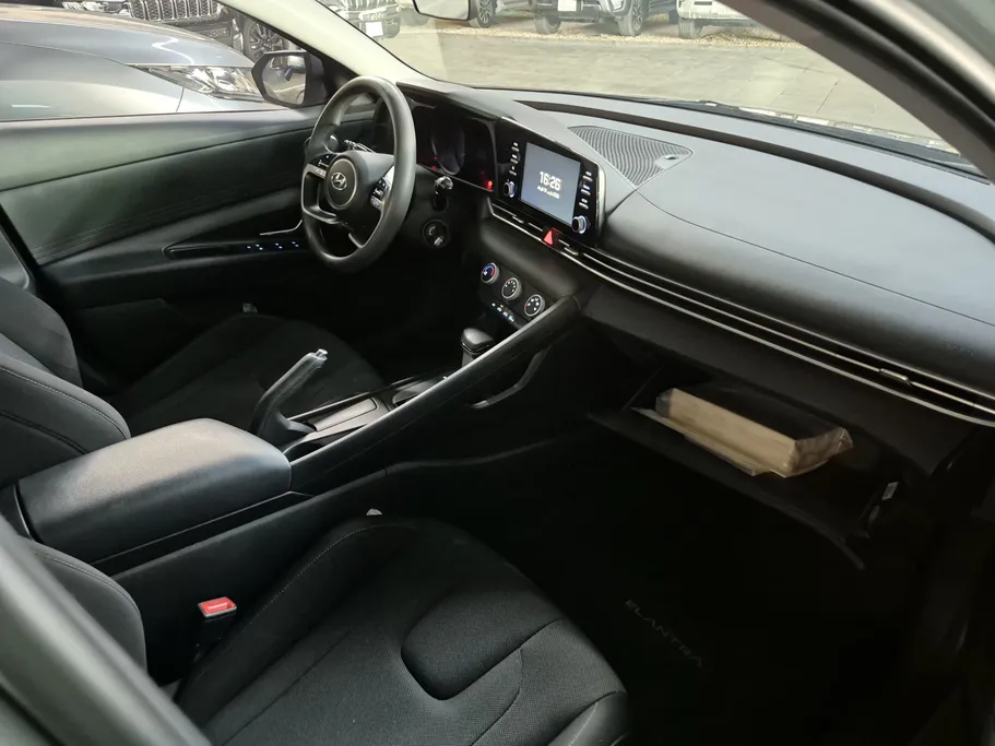 2023 Hyundai Elantra Smart 