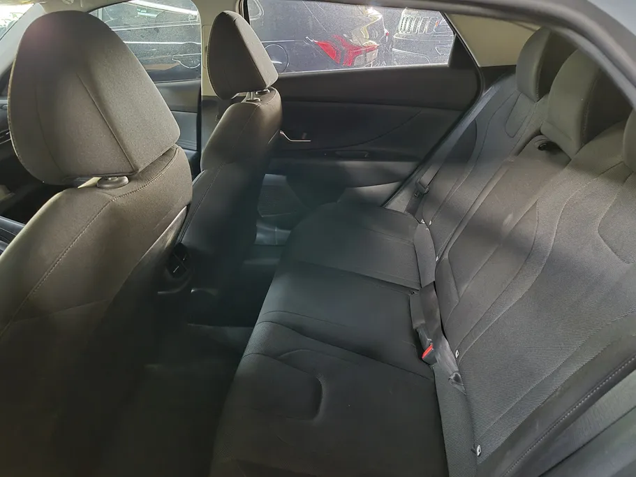 2023 Hyundai Elantra Smart 