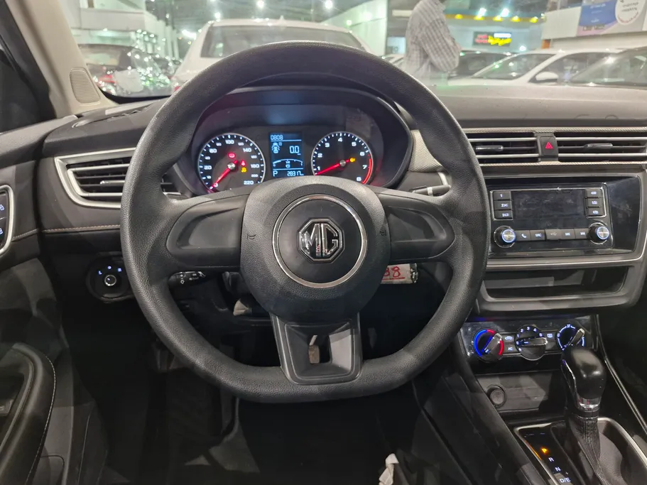 ام جي 5 STD 2023 