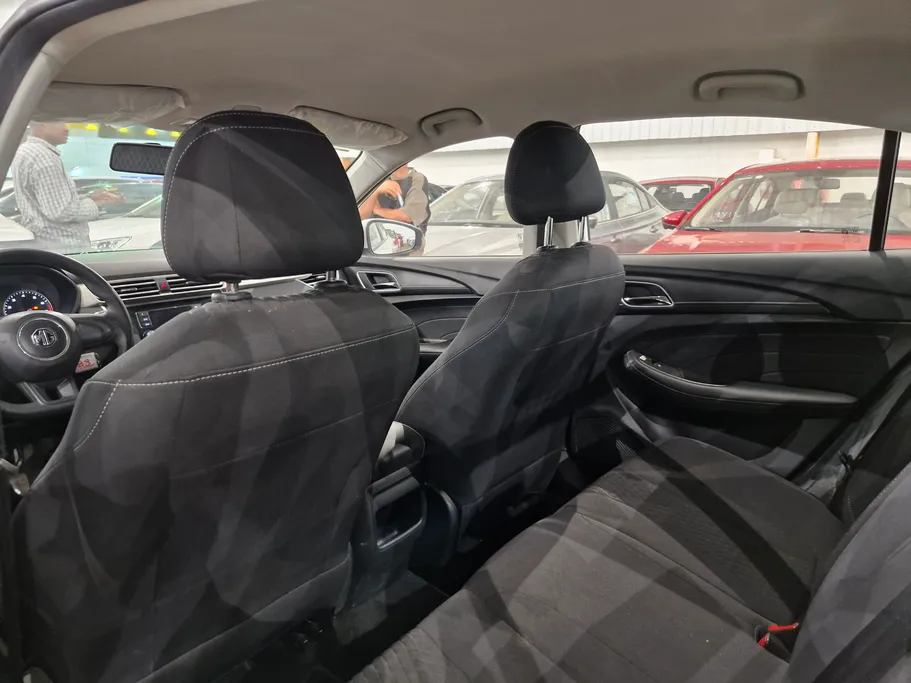 ام جي 5 STD 2023 