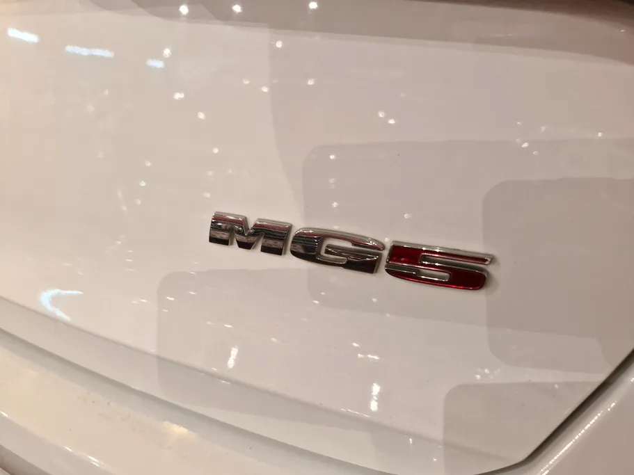 ام جي 5 STD 2023 