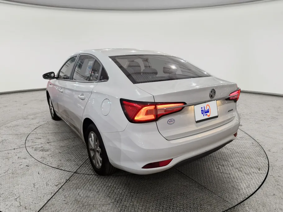 ام جي 5 STD 2023 