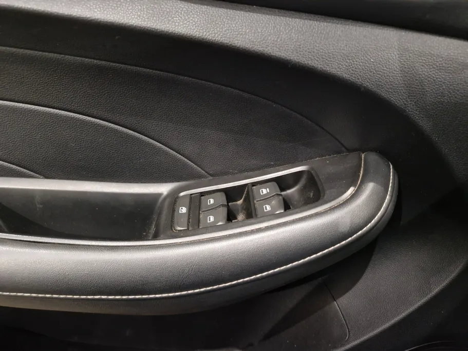 ام جي 5 STD 2023 