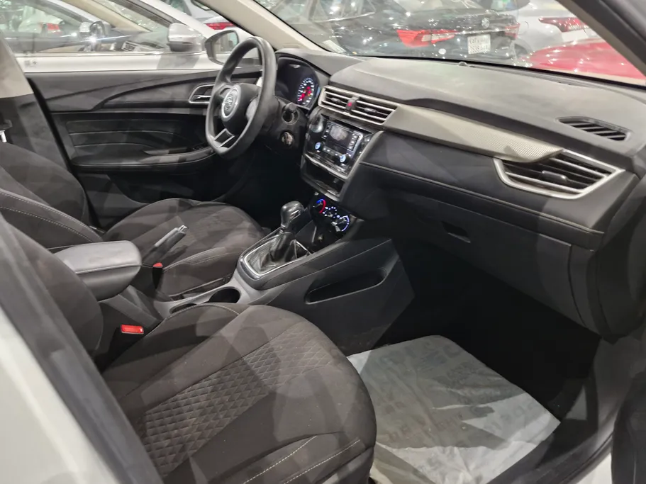 ام جي 5 STD 2023 