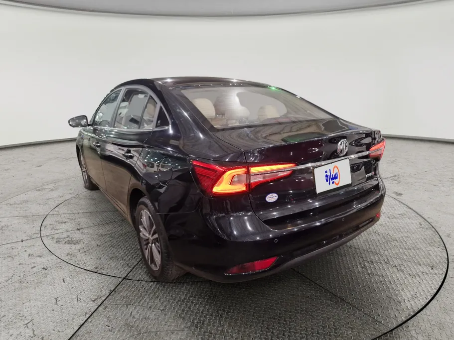 ام جي 5 LUX 2023 