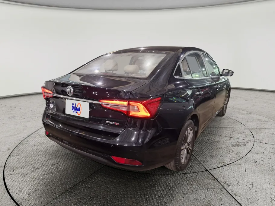 ام جي 5 LUX 2023 