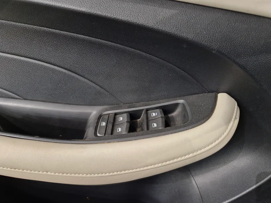 ام جي 5 LUX 2023 