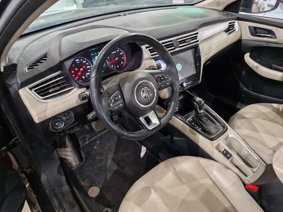 ام جي 5 LUX 2023 