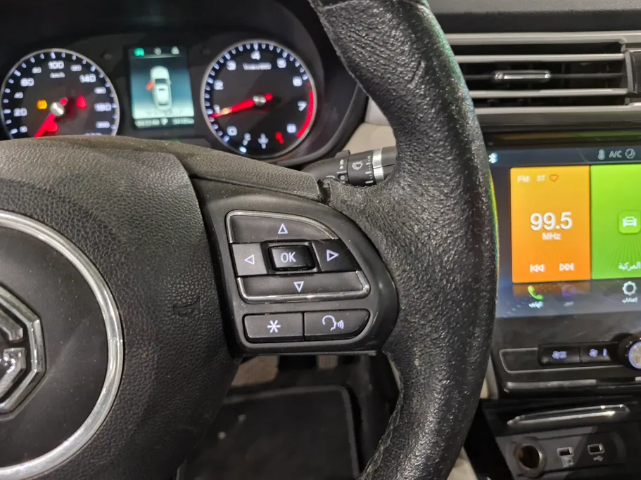 ام جي 5 LUX 2023 