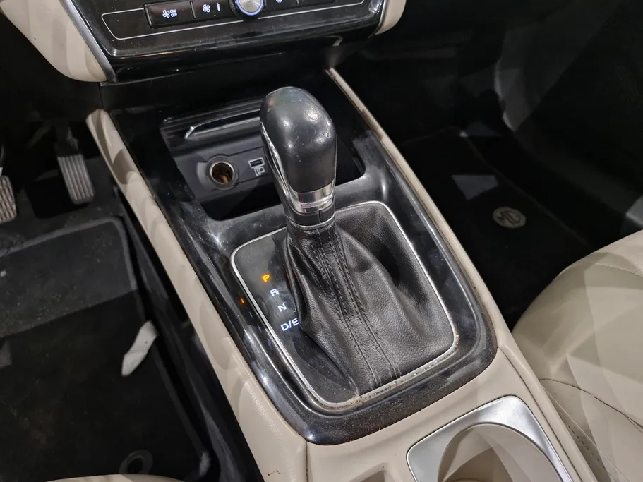 ام جي 5 LUX 2023 