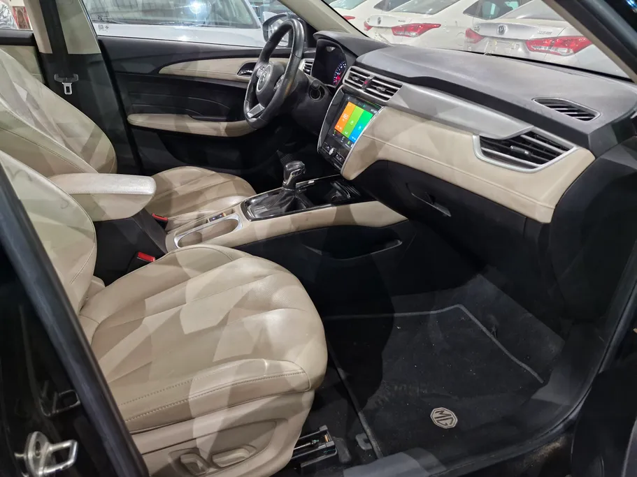 ام جي 5 LUX 2023 