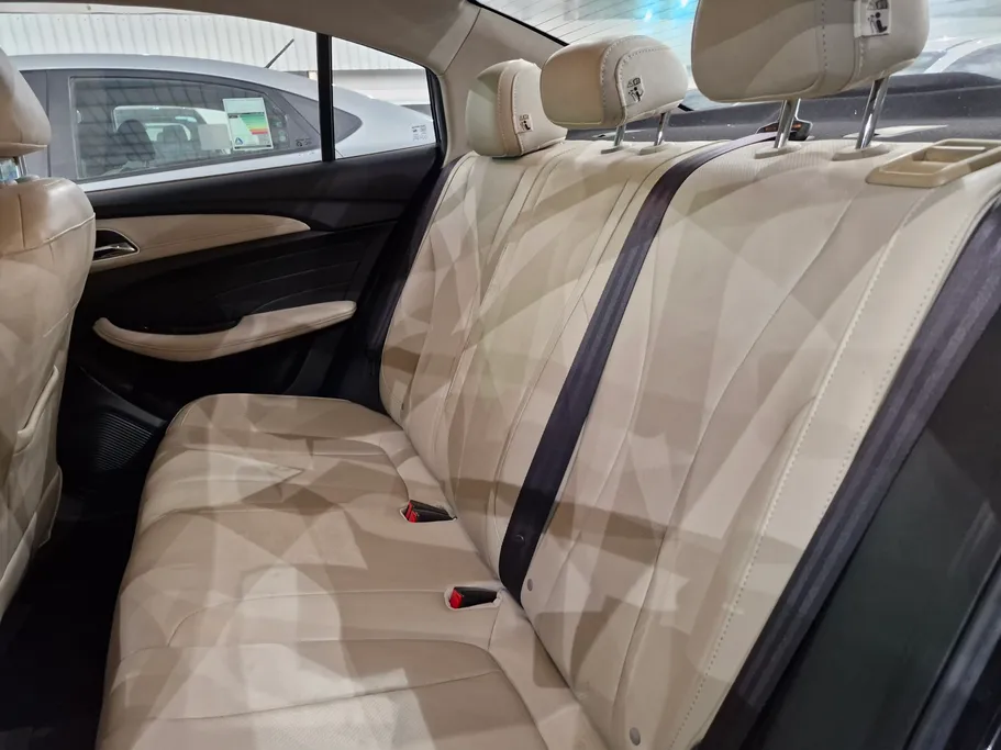 ام جي 5 LUX 2023 