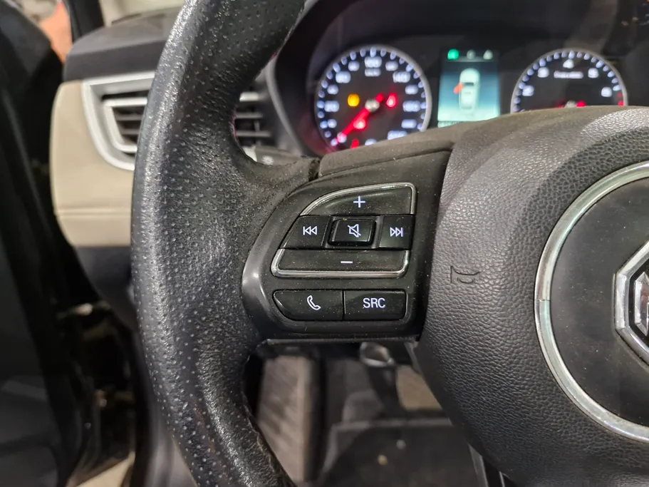 ام جي 5 LUX 2023 