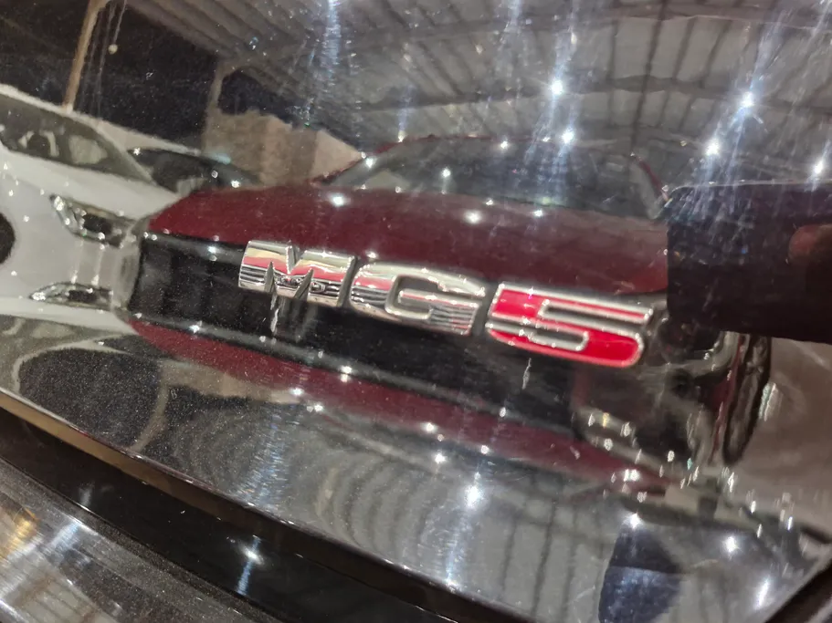 ام جي 5 LUX 2023 