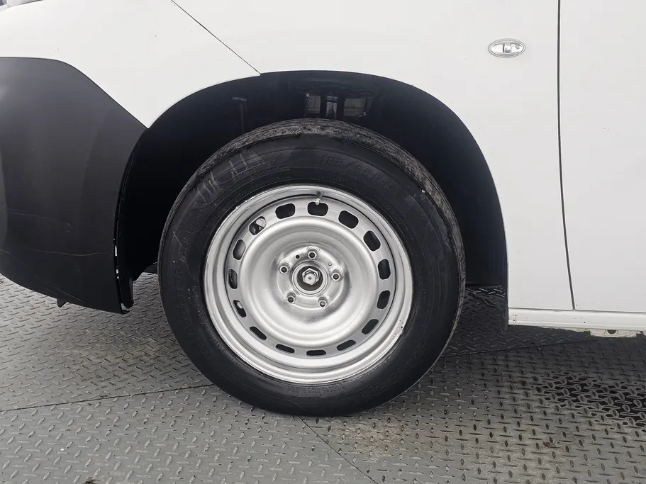 2022 Peugeot Partner Short van 