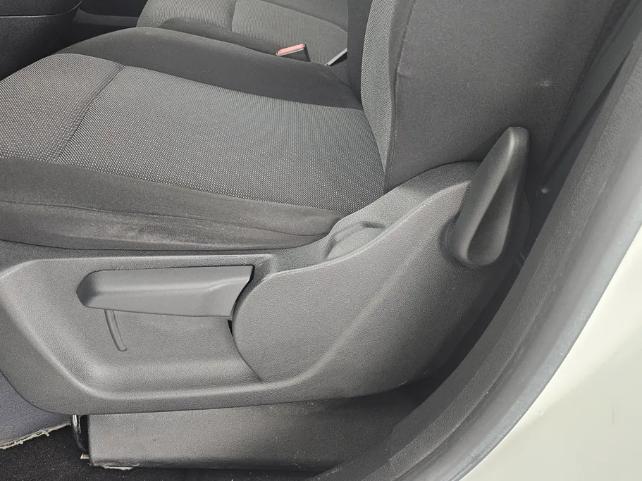 2022 Peugeot Partner Short van 