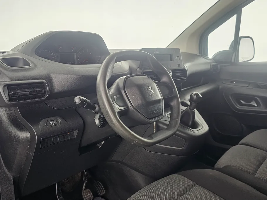 2022 Peugeot Partner Short van 