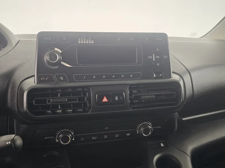 2022 Peugeot Partner Short van 