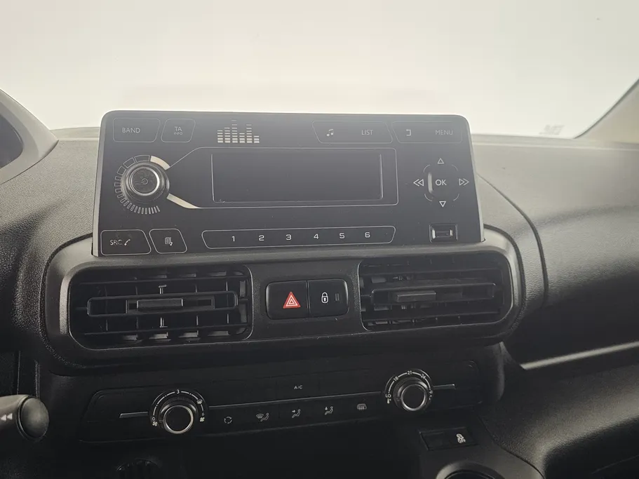 2022 Peugeot Partner Short van 