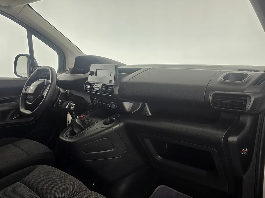 2022 Peugeot Partner Short van 