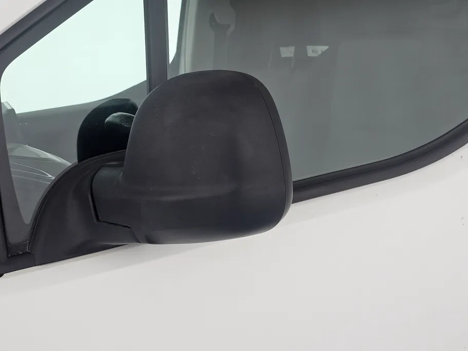 2022 Peugeot Partner Short van 