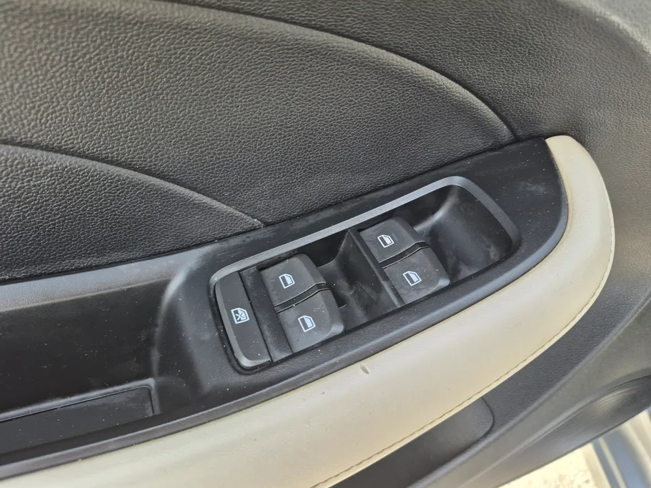 2022 ام جي 5 COM 