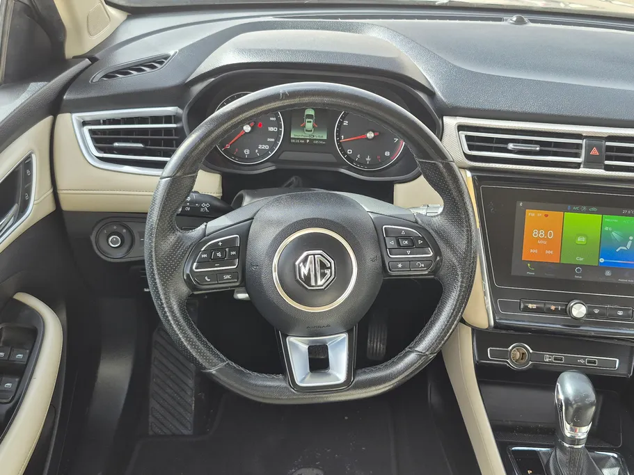 2022 ام جي 5 COM 