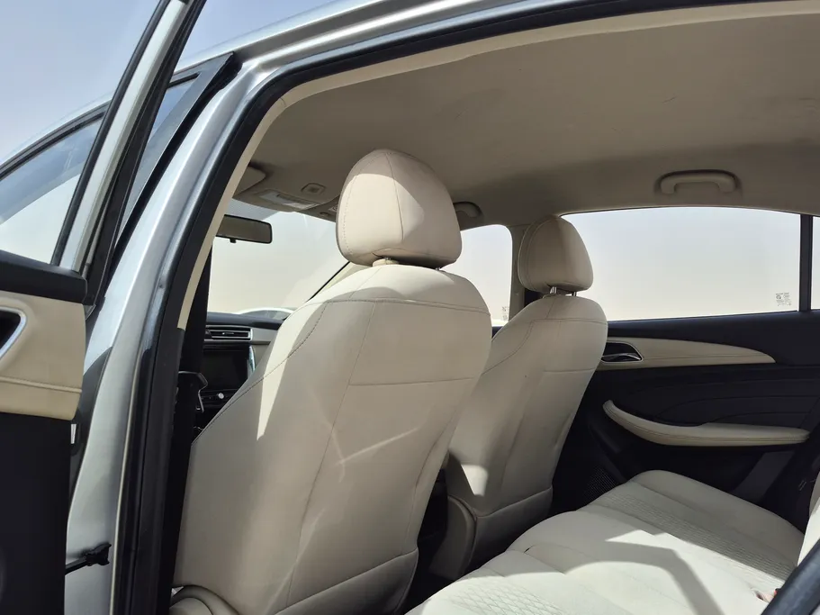 2022 ام جي 5 COM 