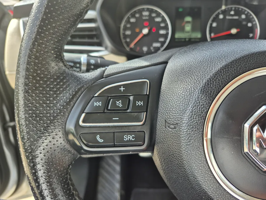 2022 ام جي 5 COM 