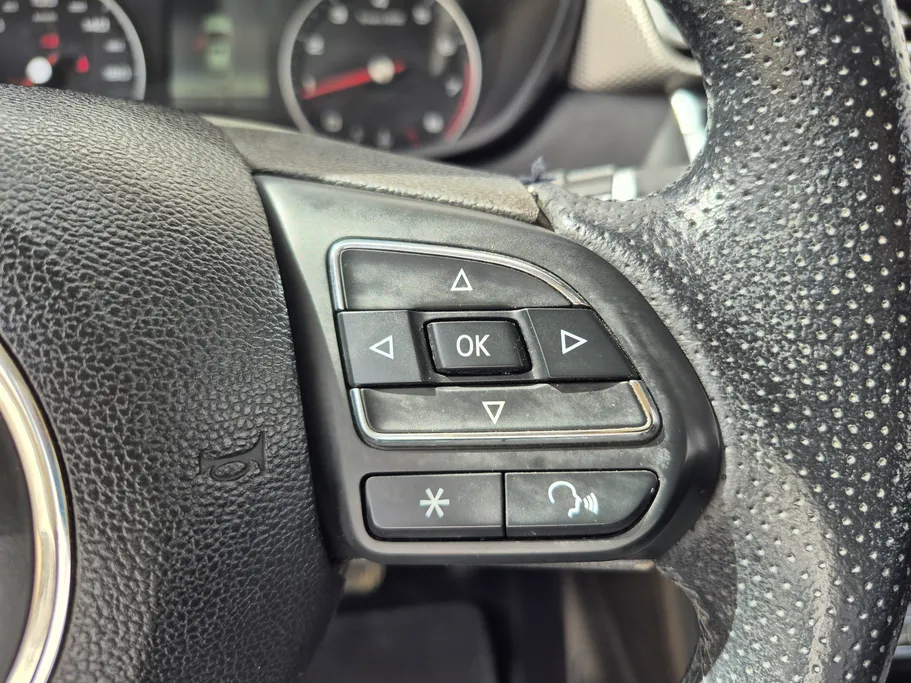 ام جي 5 COM 2022 