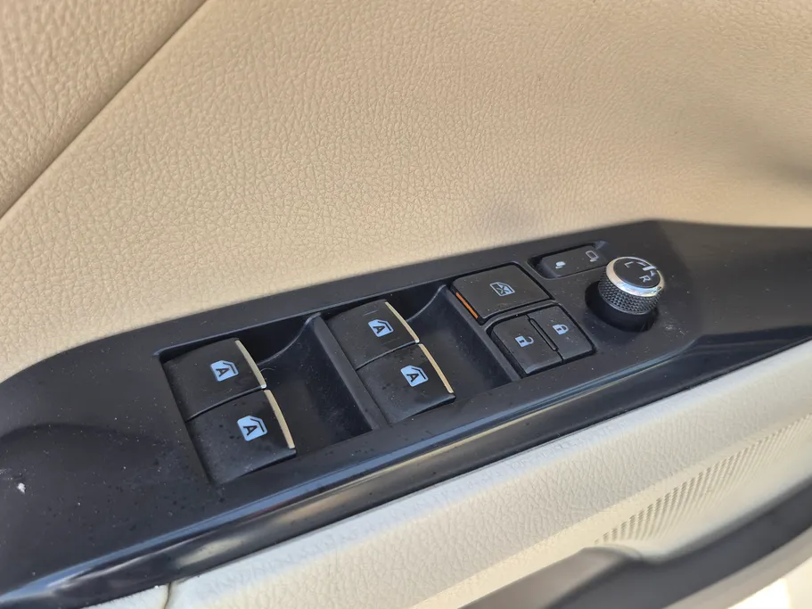 2020 Toyota Camry  GRANDE HEV 