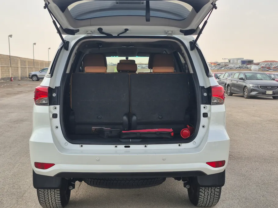 تويوتا فورتشنر GX 2024 