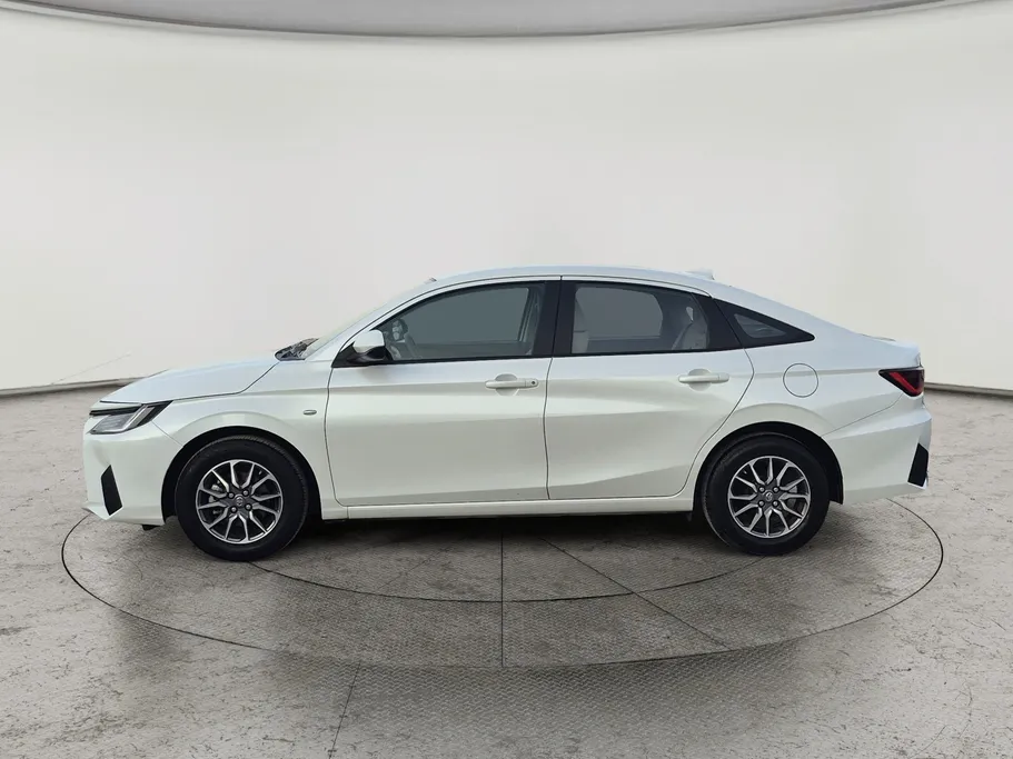 2024 Toyota Yaris  Y 