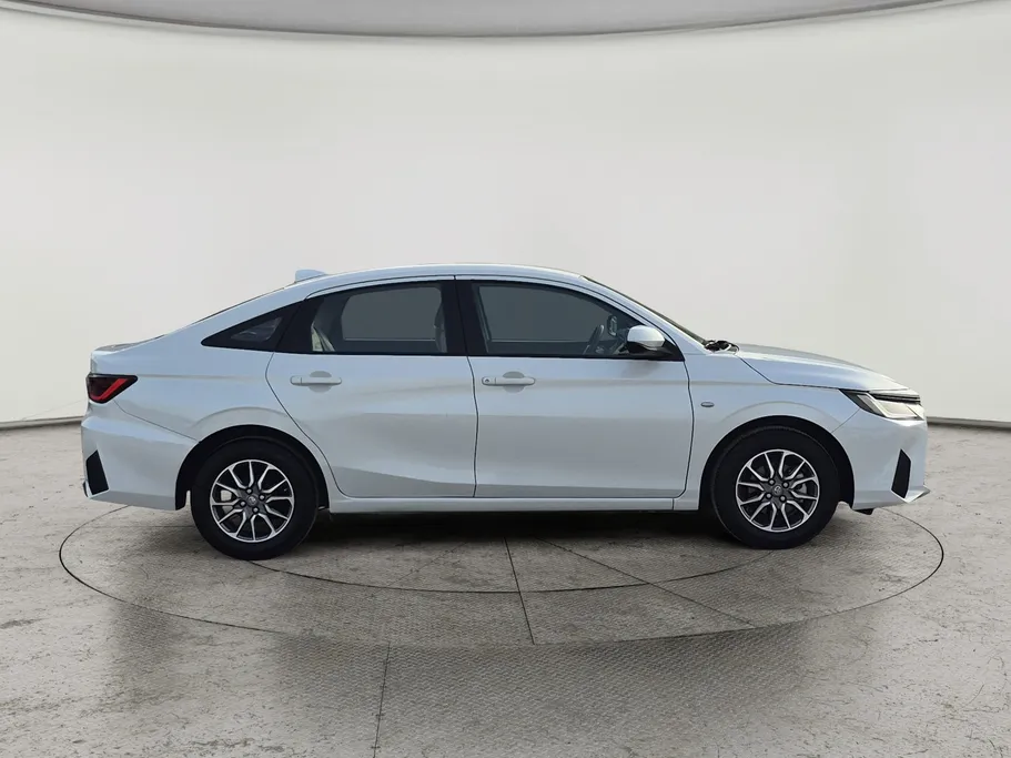 2024 Toyota Yaris  Y 