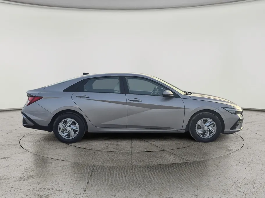 2024 Hyundai Elantra Smart 