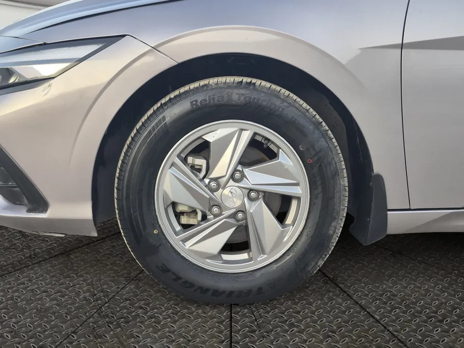 2024 Hyundai Elantra Smart 