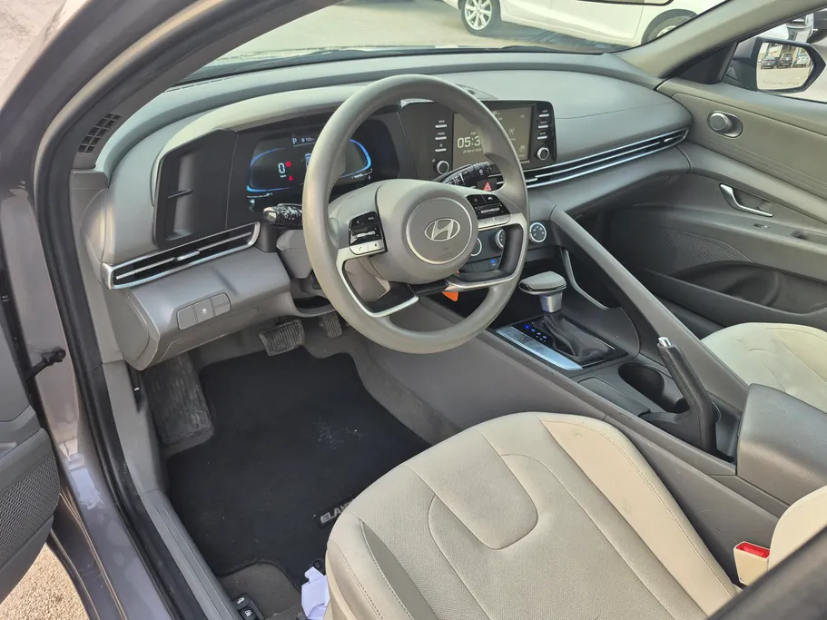 2024 Hyundai Elantra Smart 