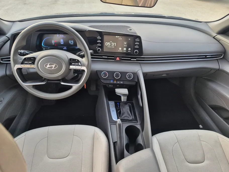 2024 Hyundai Elantra Smart 