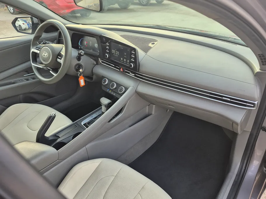 2024 Hyundai Elantra Smart 