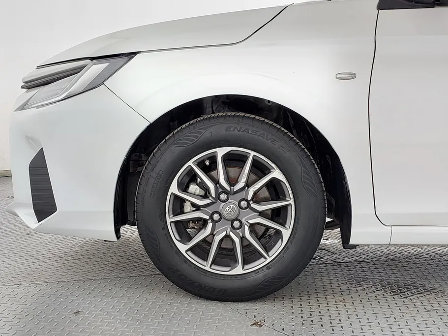 2023 Toyota Yaris  Y 