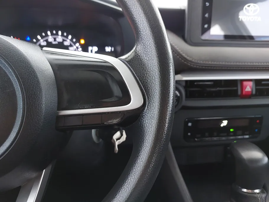 2023 Toyota Yaris  Y 