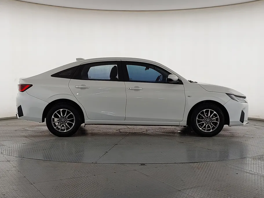 2023 Toyota Yaris  Y 