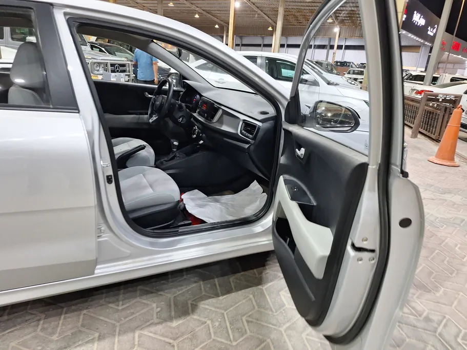 2022 Kia Rio LX 