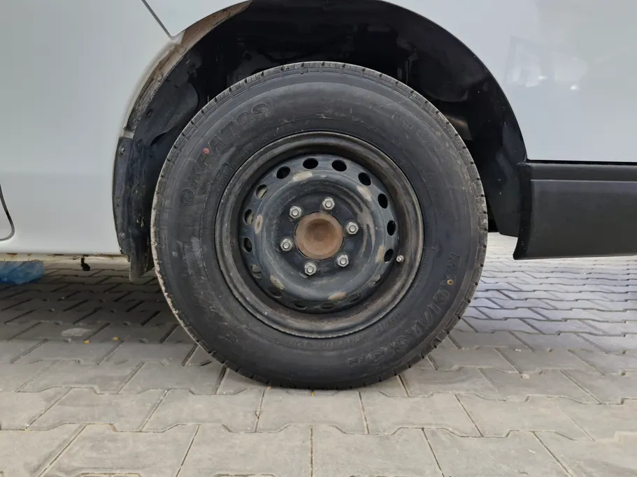 نيسان باص اورفان بضاعة 2021 